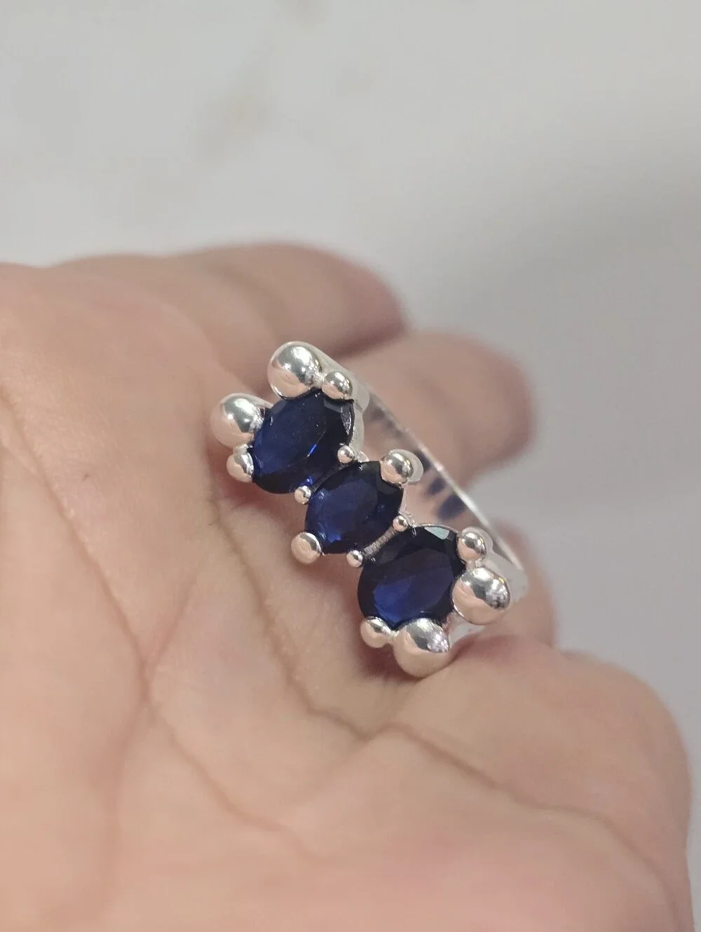 Tous Medium silver bear motif Ring with lab-grown blue sapphire Color Bear LGG